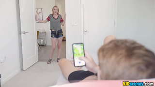 ���ෙය හුරුබුහුටි stepsis නැති ඇගේ කන්යාභාවය සමග සහෝ