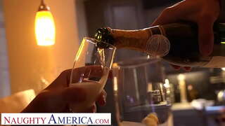 Naughty Kusini - Gracie Glam anapata wote wamevaa up kabla ya wanaoendesha jogoo