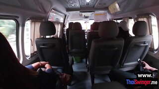 Petite Thai babe cael fucked o&#039;r tu ôl yn dynn pussy