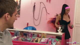 Tits nui, me te Pai Kaihe Latina Taiohi tinihanga ki te Taratara te Fuck i runga i te Mahi