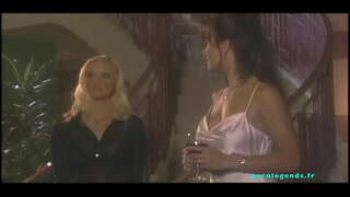 האנה הרפר לוקח את הכוס ואת התחת אסיה קררה !