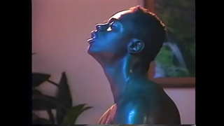 Rabinho gostoso com ruiva gata chupa e fode grande pau preto na cama hardcore