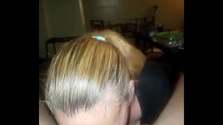 Esposa prostituta engole uma outra carga