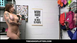 TeenShoplifter.com - Big Ass Kijana Pole Mchezaji Hawakupata Shoplifting Mfuko Wa Fedha