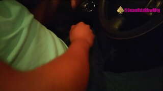 Водій über трахкає зі мною, показуючи цицьки по місту