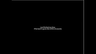 Redhead Sexy yn Chwarae gyda Dildo Gwydr Ar Cam