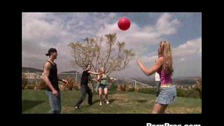 השקיעה Teen משחק ניקוז כדורי