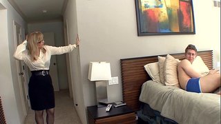 Голема boobed русокоса milf во чорапи и жартиера