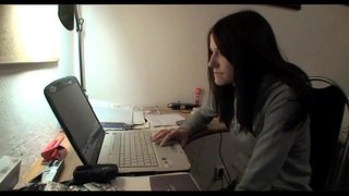 ���ि बेब पैरों फैलता है खुला