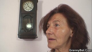 Cucire vecchia nonna e il ragazzo