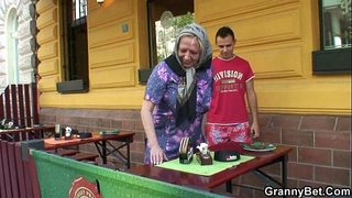 Sani uriasi bunica fututa hard