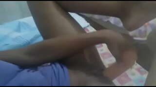 ���ය එය විවෘත කරයි සහ shoves එය සියලු