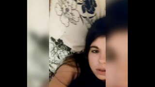 Γυναίκα παίζει πειράγματα γυναικείος οργασμός