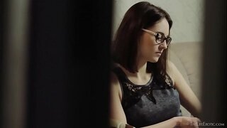 Tina M spying ing Sade Mare