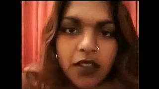 Индийски правата големи цици облиза и ял