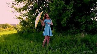 ���ക്രേനിയൻ സൗന്ദര്യം കാനറ സുരയ്യയെ outdoor