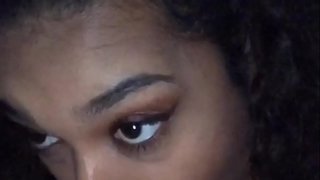 ДУХТАР МЕГИРАД САФЕД БУЗУРГ УЗВИ ВА ОТСАСЫВАЕТ ОН