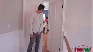 Addım - Qardaşın Üzünə Sperma Hissəsi İlə Sprey-Harmoniya Möcüzəsi