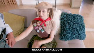 Exxxtra Small - Daphne v prdeli obrovský kohout