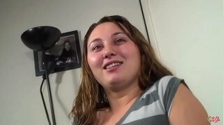 Alexandra ចូលចិត្តអាសូរជាមួយនឹងបុរសអេស្ប៉ាញ