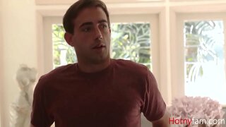 MILF පෝෂණය ඇය මෝඩයෙක් කිරීමට Stepnephew