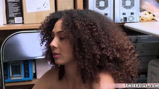 Relasyon ng magkaibang lahi quickie sa isang kabataan sa CCTV