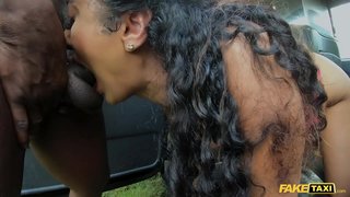 جعلی ٹیکسی بھارتی مرینا مایا بی بی سی پہلی بار ایک ایک ٹیکسی میں