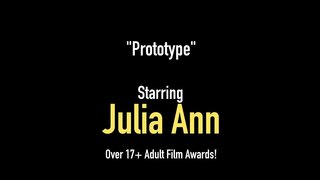 Dokter Piel Suiers Julia Ann &amp;amp; Jessica Jaymes dinge hul smarty pants monde met&#039;n harde piel, melk dit in hul warm monde te kry om hul lekker kom! Volledige Video &amp;amp; Julia Live @ JuliaAnnLive.com!