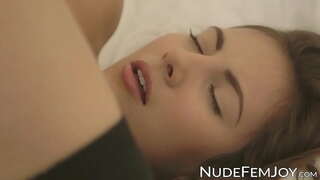 Lehibe titted brunette solo pussy namafa