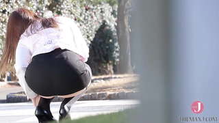 À�Зур задница】 Ул непристойно соблазняет үз взбитыми бедрами, выглядывающими берсе поясы белән подвязками. [bunc 001]