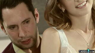 Tynde steddatter, der anvendes af hendes stedfar perverteret