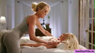 MILF Brandi Grá a chabhraíonn léi do Chustaiméirí Lyra Dlíthe a bhaint amach orgasm pussy