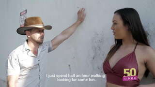 I te 50-i - te-kurī Uwha i te huarahi e hoatu i te kaihe mo nga rima tekau real whero