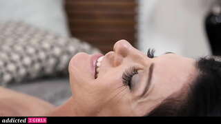 Bước Mẹ Cô, Hai